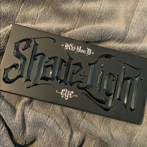 Kat Von D shade and light Glimmer
